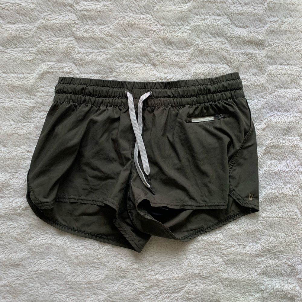 Vuori Clementine Short in Oregano Size Medium